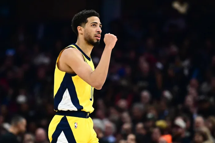 NBA直播-詹姆斯力挺哈利伯顿：赛场内外的舆论风暴与球员故事